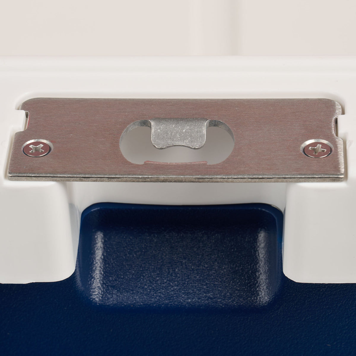 trailmate-75-qt-roller-cooler-p7 00035111-BO.jpg