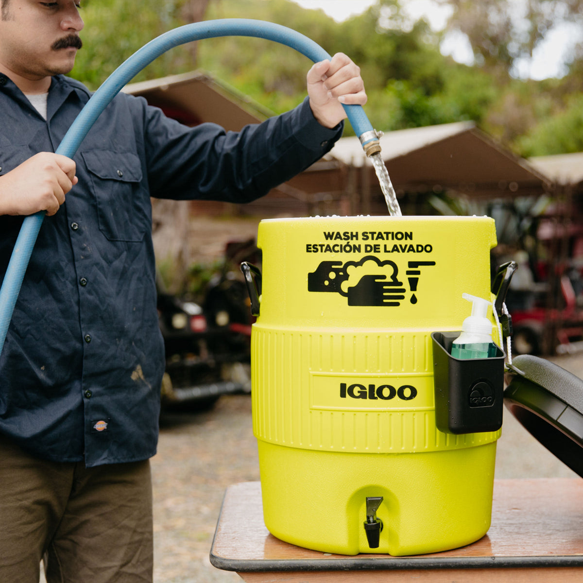 5-gallon-handwash-station-z1 00042260_lifestyle1.jpg